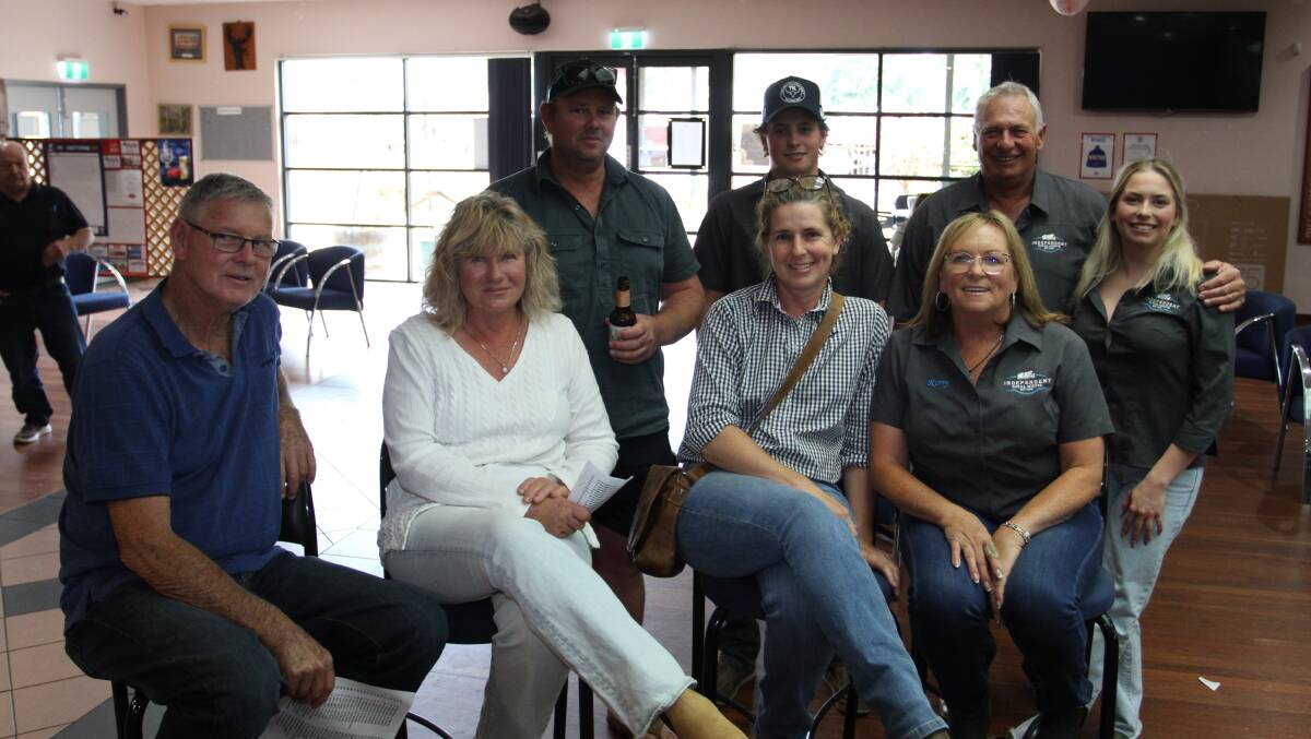 Catching up at the conclusion of the 32nd Annual Independent Rural Agents (IRA), Pemberton Elite Weaner, Vealer and Breeder Sale at the Pemberton Sportsground last week were Noel Makin (left), Northcliffe, vendors Jo Melville, Henderson-Glendale, Douglas Cumming and Carmel Page, Jarrahlea Pty Ltd, Mayanup and Anthony, Kerry, Colin and Katie Thexton, IRA, Pemberton.