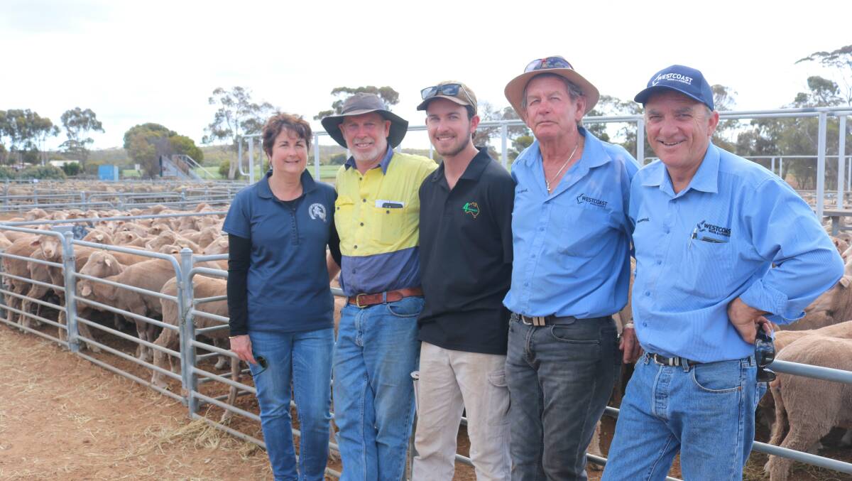 An excellent line of 469 1.5yo Merino ewe hoggets offered by Helen (left), Glenn and Mitchell King, Kulin, topped the Corrigin section of the sale at $262 after they were purchased by Westcoast Wool & Livestock York agent Mark Fairclough (not pictured). Mr Fairclough purchased the ewes on behalf of Tristan O'Brien, Jennacubbine. With the King family is Westcoast Wool & Livestock Kulin agent Barry Gangell and auctioneer Chris Hartley.