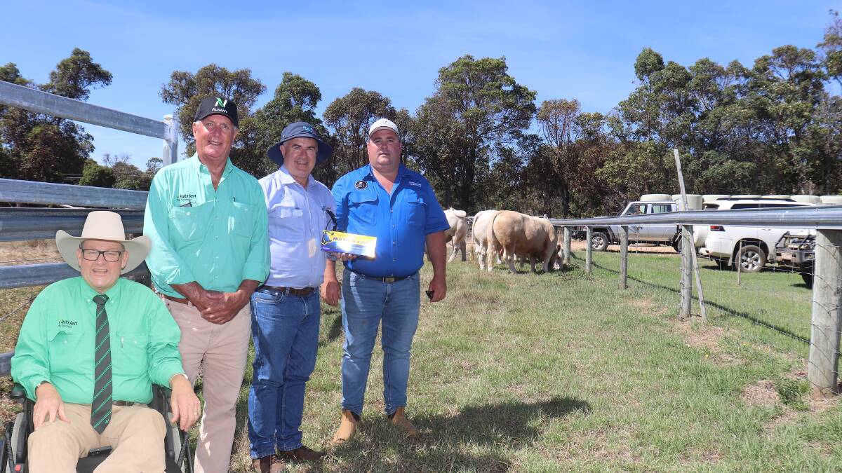Receiving the Multimin product from the sponsor on behalf of the top-priced buyers was Silverstone stud principal Jon Imberti (right). With him was Nutrien Livestock auctioneer Tiny Holly (left), Nutrien Livestock Great Southern manager Bob Pumphrey and Virbac area sales manager Tony Murdoch.