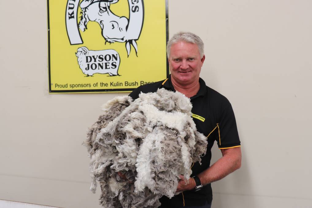 Dyson Jones Wool Marketing Services broker Peter Ryan with a show floor sample of the 13.4 micron Serena Park fleece that reset the Western Wool Centre greasy price record at 3300 cents per kilogram early in the year.