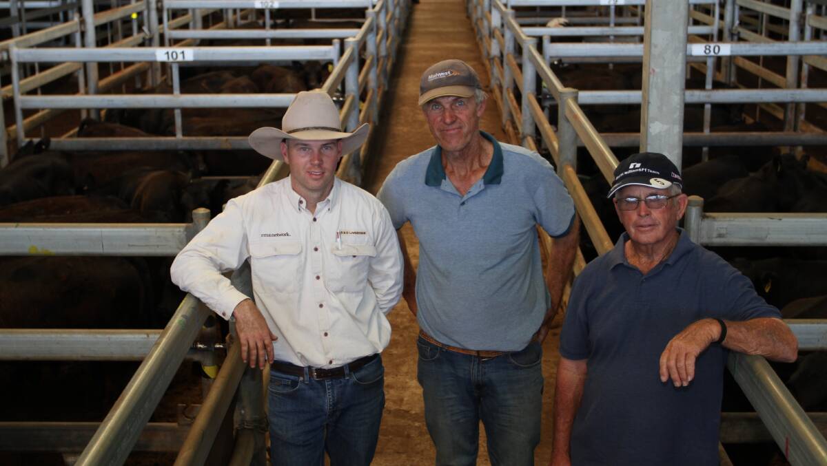 Cam Petricevich (left), S & C Livestock, with sale vendors Peter Bates, JH & JM Bates & Son, Serpentine and Rob Mitchell, SB Mitchell, Oldbury. The Bates family sold Angus and Angus cross mixed sex calves to $1094 and 314c/kg and the Mitchell family's Blonde d'Aquataine cross mixed sex calves sold to $1005 and 320c/kg.