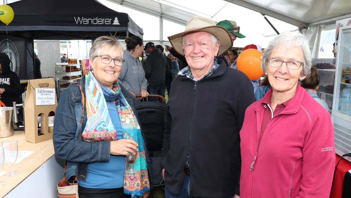 Jill Ward (left), Mingenew, with Alan and Joy Heitman, Port Dennison.