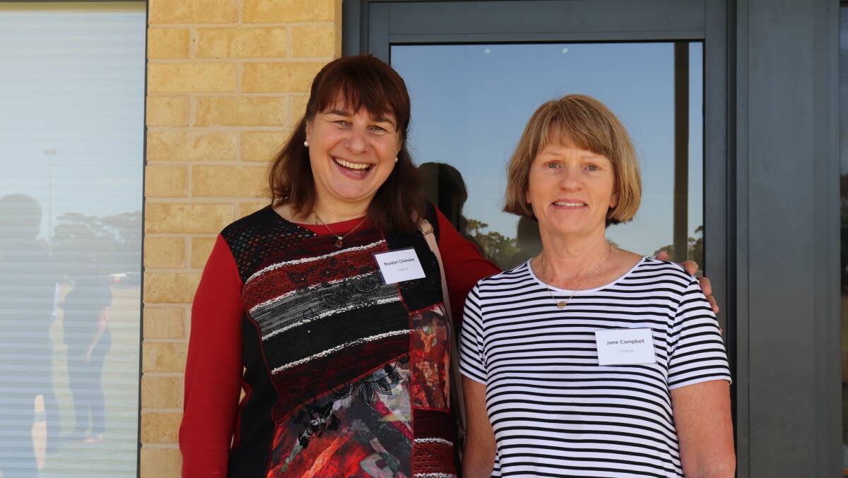  Ongerup growers Rosalyn Chisholm (left) and Jane Campbell.