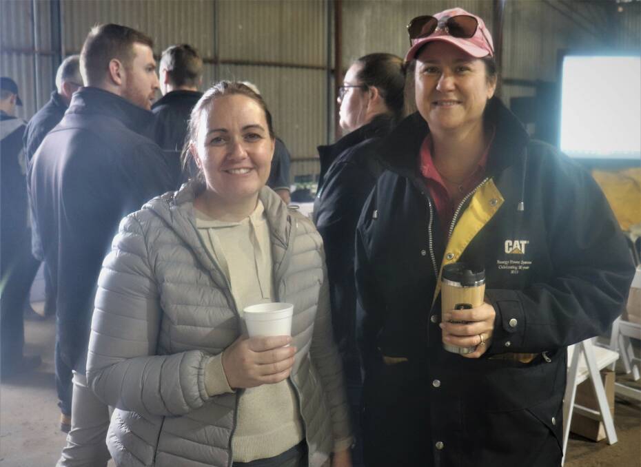 Caterer for the entire day was Nikki Crago (left), Coomberdale, who enjoyed a break to catch up with Alli Whybrow, Badgingarra.