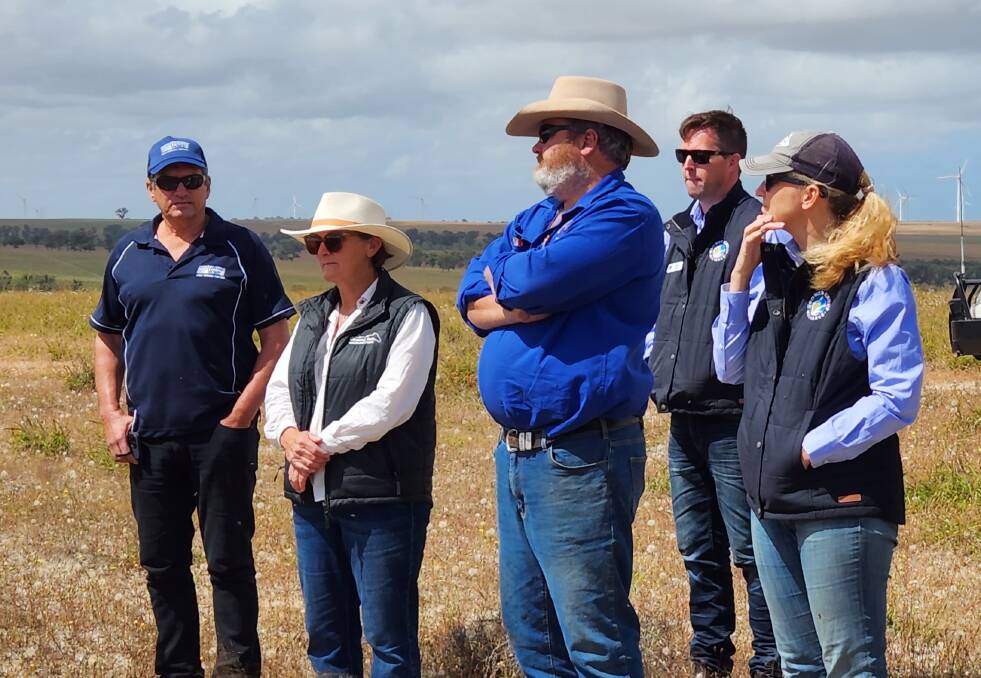Watching on with interest were co-sponsor Mark Clarence (left), Southern Wire, Debbie Dowden, Challa station, David Hammarquist, Mt Augustus station, Daniel Kidd and Jo Wisdom, Grower Group Alliance, Perth.