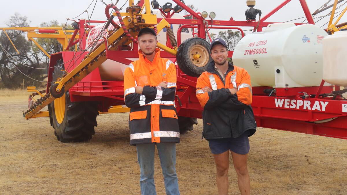 Clay Angel (left) and Matt Wheatley, Bridgetown, looked at the Wespray boomsprayer sporting a 27.8 metre boom and 5000 litre tank. It ended up selling for $51,000.