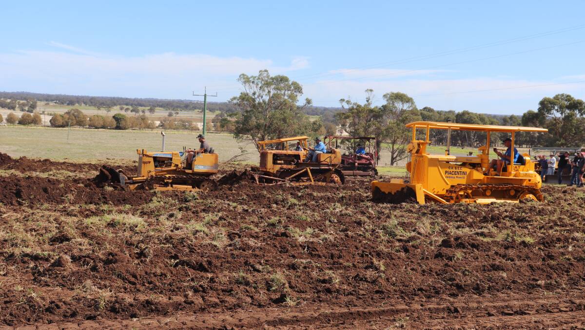 Vintage bulldozers being put through their paces. The drivers dug out the beginnings of a dam, which they later filled back in. Graders also kept the edges of the demonstration site well presented.
