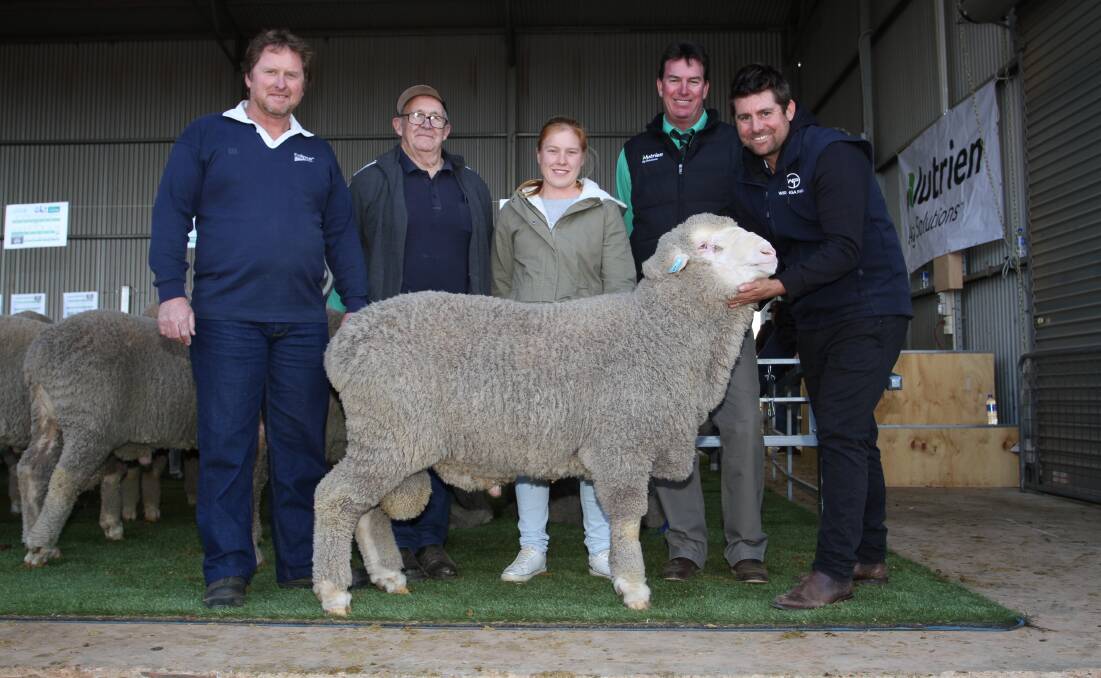 The $7000 second top-priced ram at the Wiringa Park sale was purchased by the Shiloh stud, Pingrup. With the ram were buyer Ross Nichols (left), Shiloh stud, former Shiloh stud owner Ken Earnshaw, Teagan Nichols, Shiloh stud, Nutrien Livestock Katanning agent and sale auctioneer Mark Warren and Wiringa Park stud co-principal Allan Hobley.