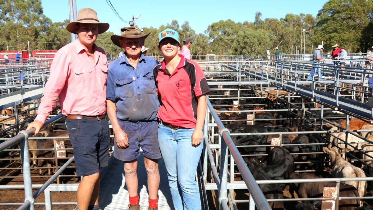  Elders, Boyanup representative Alex Roberts (left) with clients Henry and Louise Clifton, before the weaner sale at Boyanup.