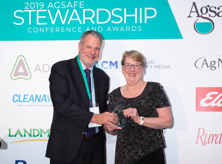 Agsafe chairman and Adama chief executive officer Darrin Hines presents Roz Lloyd, Newdegate, with the drumMUSTER Supporter of the Year award at Brisbane, Queensland.