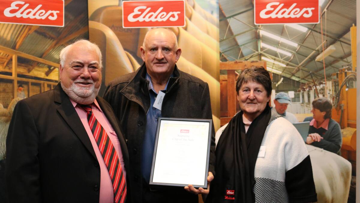 Elders district wool manager Tony Alosi (left), congratulated Mark and Jeannie Szczecinski, Corrigin, on winning the Supreme Clip of the Sale award for sale F31.