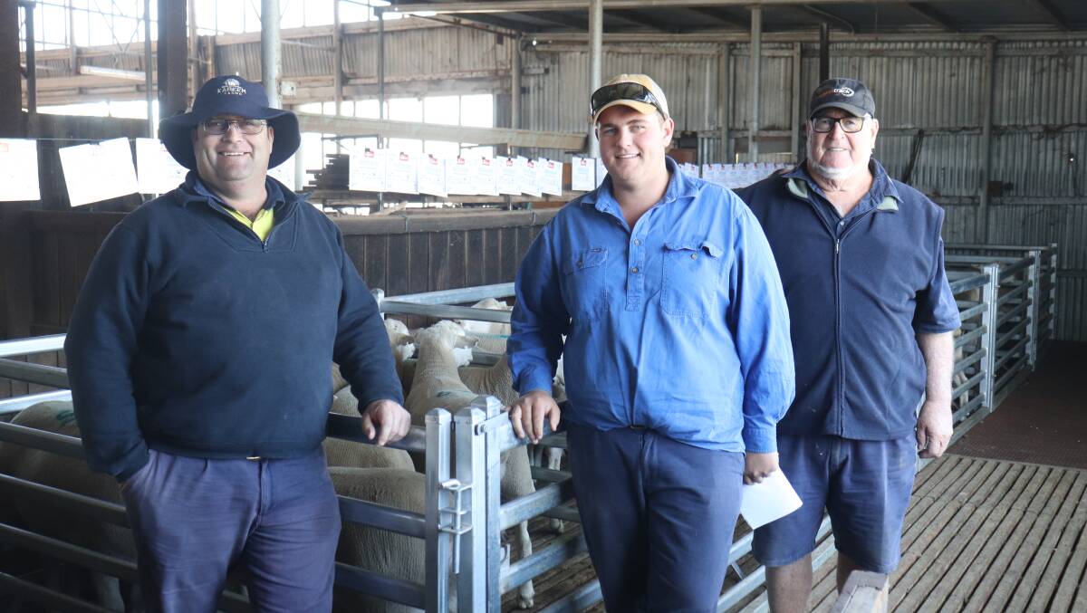 Kevin (left), Bryce and Allan Lansdell, Kareem Farms, Popanyinning. The enterprise walked away with six rams averaging $1100.