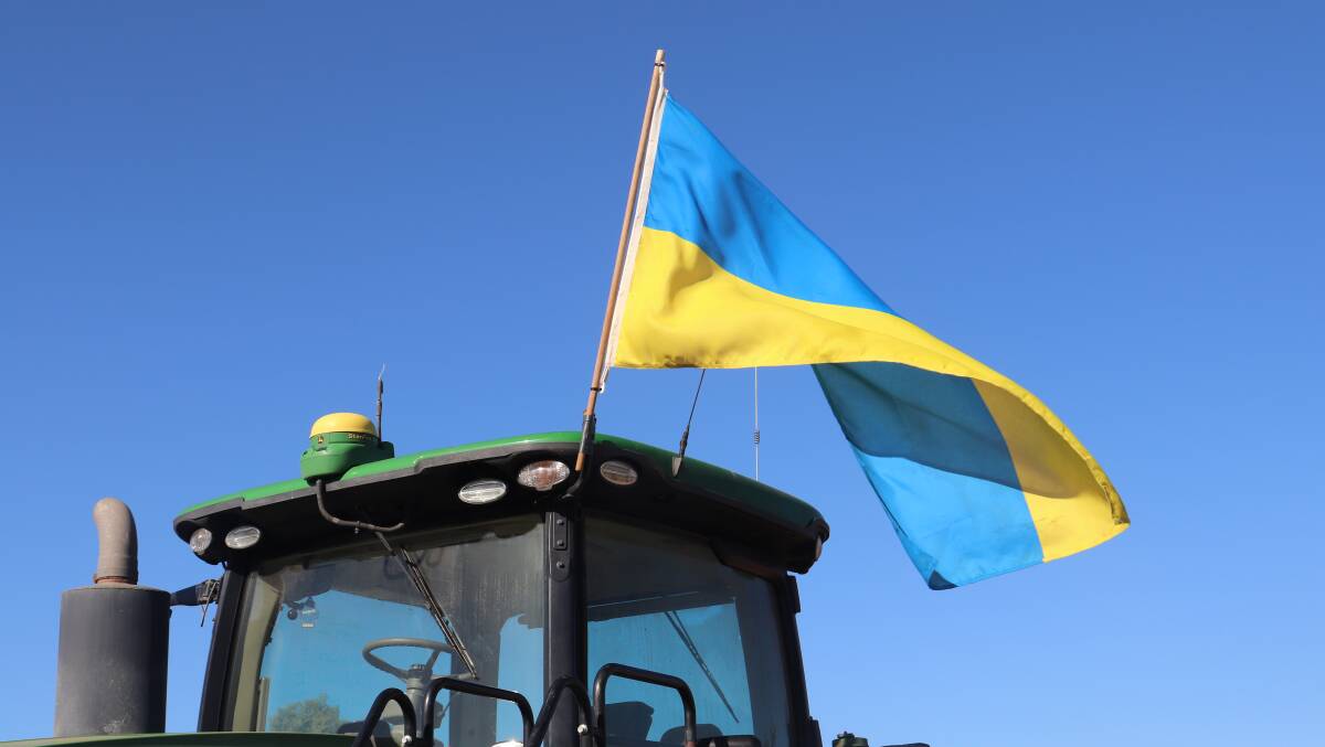  The Aussie Grain4Ukraine appeal also included a shout-out for growers to display Ukraine flags on their farm machinery during seeding and share images of their flags and machines on social media with the #AUSSIEGRAIN4UKRAINE hashtag.
