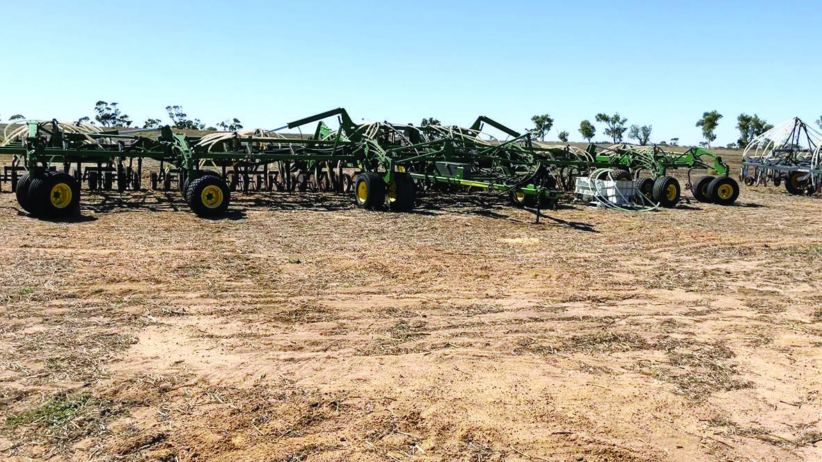 One of the last items offered in the sale was this John Deere 1830 60 feet, double chute air seeder bar, however it failed to sell after not making the vendors reserve.