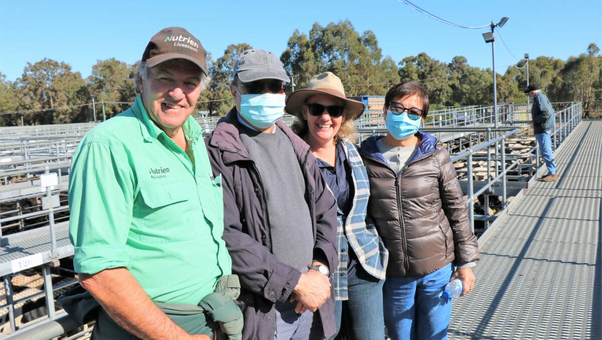 Errol Gardiner (left), Nutrien Livestock, Brunswick/Harvey, was busy showing the cattle to Derrick and Margaret (right) Lee, Singapore, with their farm manager Annette Stone, Burekup.