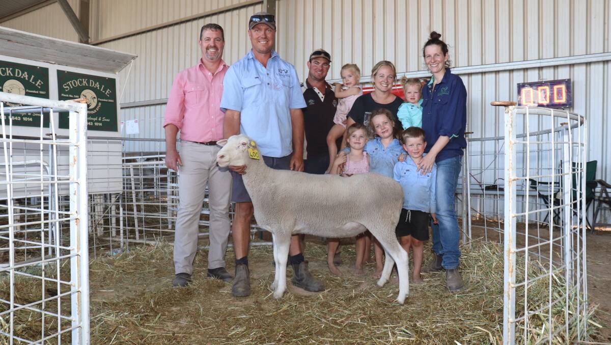 With the $2275 top-priced 2022-drop White Suffolk ewe and the sales second top-priced ewe purchased by the Codji Springs stud, Pumphreys Bridge, were Elders stud stock manager and sale auctioneer Nathan King (left), Stockdale co-principal Brenton Fairclough, buyer Ryan Marwick holding daughter Asha, alongside wife Courtney and daughter Kaylee (front left) and Brentons children Piper and Harry and wife Belwyn holding daughter Isabel.