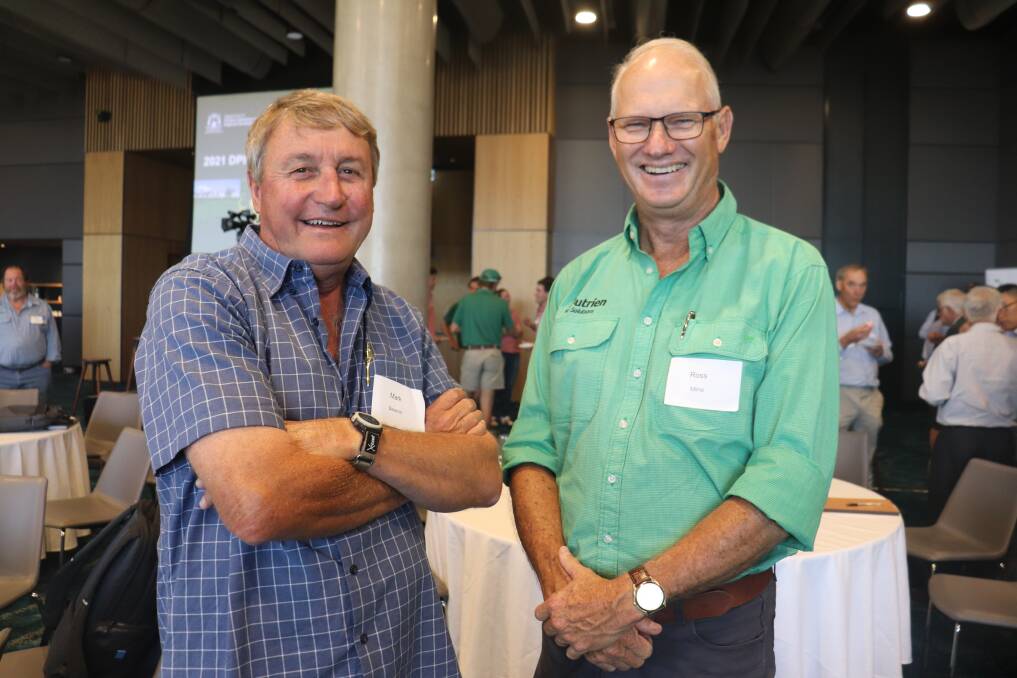 Mark Beavon (left), Merredin and Nutrien Ag Solutions technical crop nutrition manager  WA, Ross Milne.