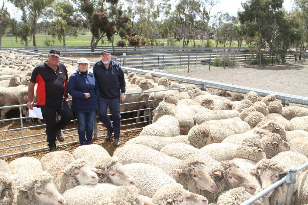 The final stage of the Strevett family's flock dispersal comprising 431 Keetlen Valley blood, January shorn 3.5yo ewes sold for the sale's $274 second top price to Jane Bushby, Westcoast Wool & Livestock, Kulin at Wickepin. With the ewes were Elders Lake Grace/Dumbleyung agent Graeme Taylor (left) and vendors Anne and Kingsley Strevett, Lake Grace.