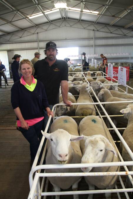Buyer of 10 rams costing from $900 to $1900 Michelle Ball, GC & VJ Ball, Wagin, caught up with Golden Hill stud principal Nathan Ditchburn, Kukerin, after the sale.