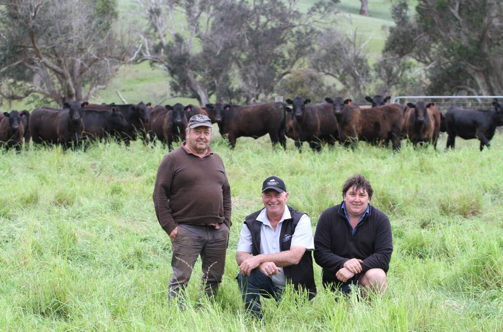 Colin Thexton (centre) with vendors Max Walker (left) and Jamie Thomson, MR & EM Walker & J Thomson, Balingup, who will offer 130 mixed sex April-May 2021 born Angus weaners including their complete drop of 2021 born heifers (pictured).