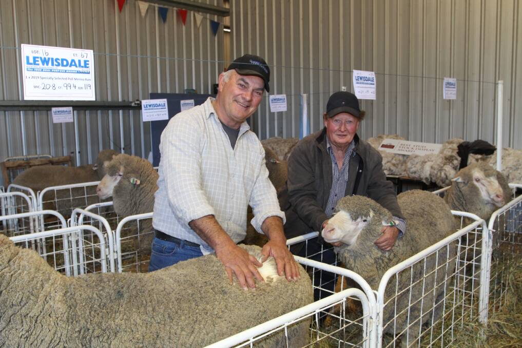Long-time volume Lewisdale buyer Joe Della Vedova (left), JLW & C Della Vedova, Condingup, with Lewisdale stud principal Ray Lewis, Wickepin, following the Lewisdale ram sale where Mr Della Vedova purchased 57 rams.