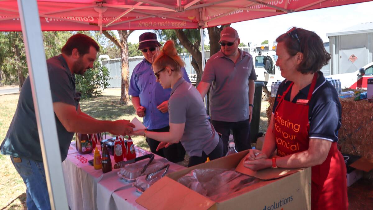 Diamond sponsors of the Harvey Beef Gate 2 Plate Challenge, Bendigo Bank, had its team on the ground at the open day.