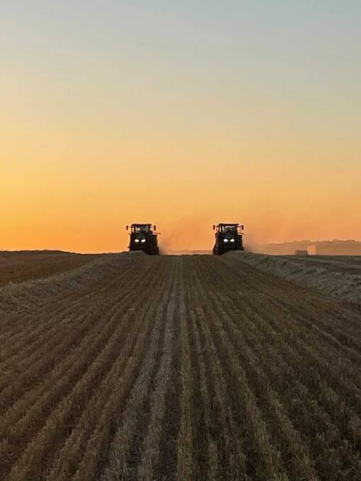 At Denabling Grazing, Narrogin, the season has been very wet reaching almost 550mm of rain. This photograph taken by Rhys Hardie recently, shows them wrpping up bailing with very good yields. That trend is expected across all crops which include conola, oats, lupins and barley.