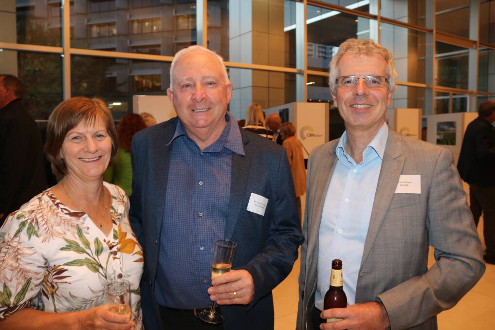 Karen Strange, Bruce Rock, with her husband Stephen (centre), who is a CBH Growers' Advisory Council member and Ian Duncan, WA Local Government Association.