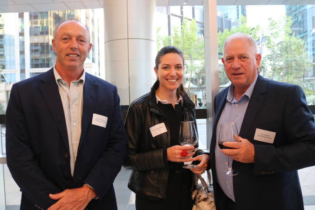 CBH member director Key Seymour (left), Miling with Tabitha McMullan, Form and CBH member director Jeff Seaby, Mukinbudin.