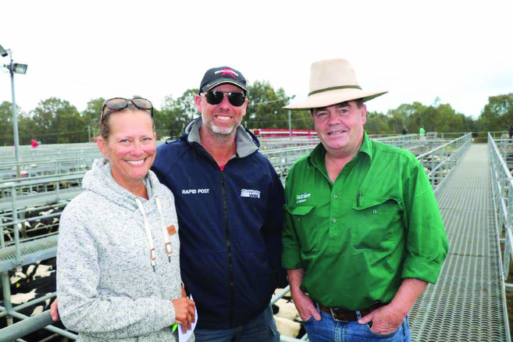Tracy and Steve Green, Waterloo, with Jamie Abbs (right), Nutrien Livestock, Boyup Brook, at the Nutrien Livestock store cattle sale at Boyanup last Friday.