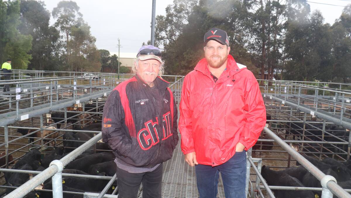 Lotfeeder Gavin Watt (left), GJ & J Watt, Cowaramup, was at the sale looking to buy cattle and caught up with Elders, Busselton livestock representative Jacques Martinson on the rail.