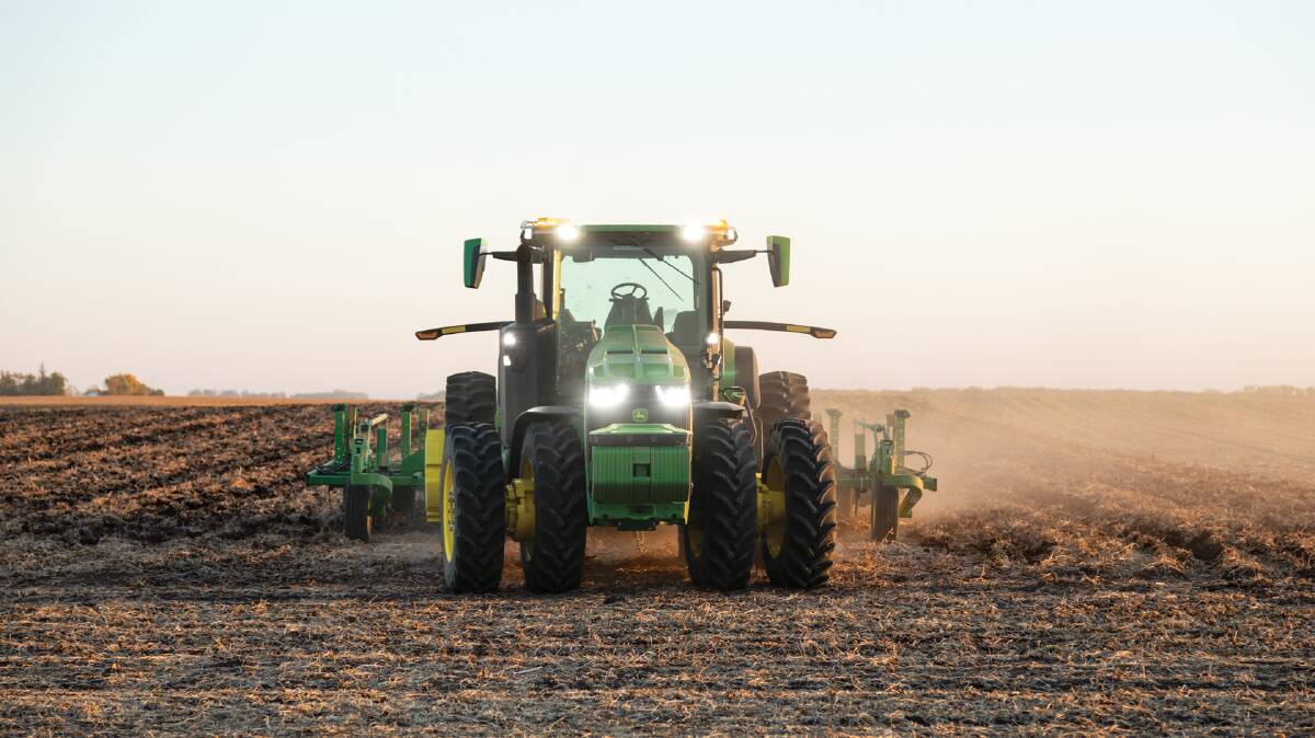 Day or night, it does not matter to the autonomous tractor, it will continue operating until the task is completed.