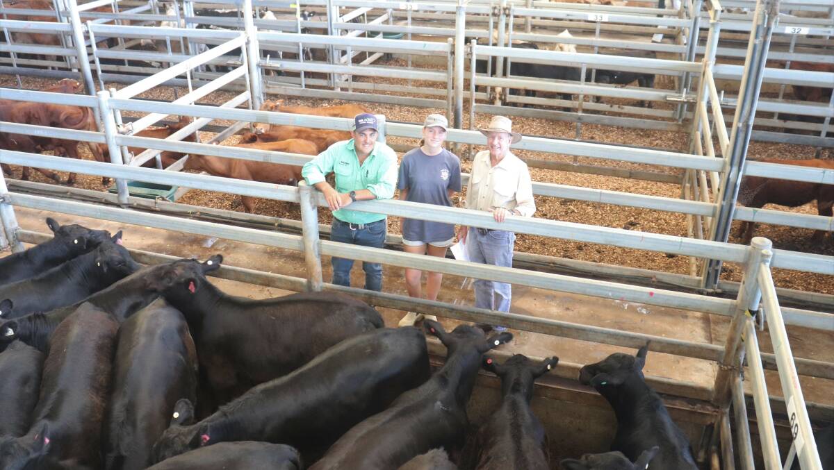 Nutrien Livestock, Central Midlands and Wheatbelt agent Leno Vigolo (left), with vendor David Hodby Timaru Pastural Company, Gingin and Ainslie Hollis. Topping the sale in terms of dollars per head price was Nutrien Livestock's Simon Green who was bidding on behalf of a client and paid $2325 and 594c/kg for a pen of six Angus steers weighing 391kg offered by Timaru Pastoral Company.