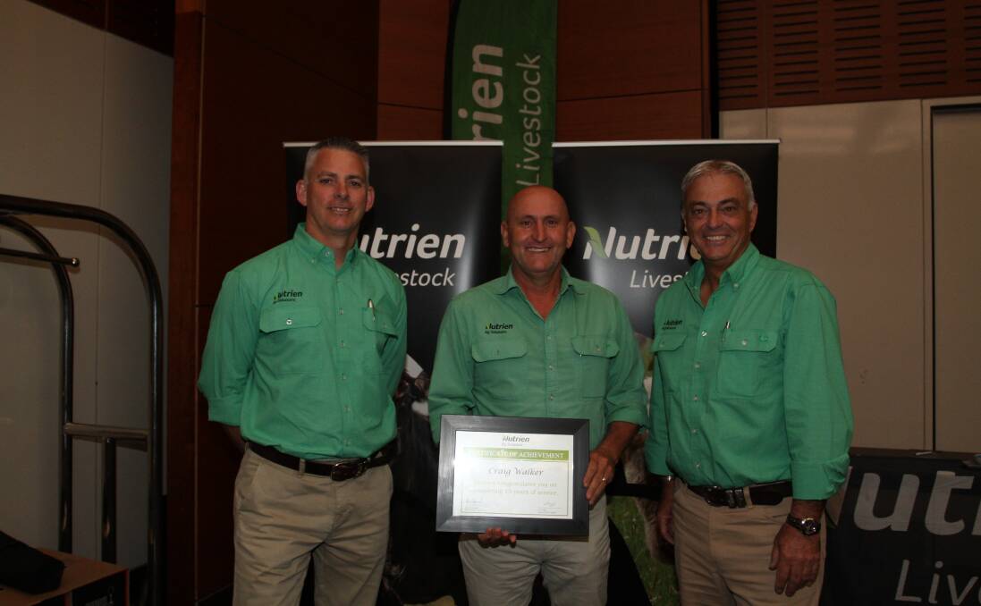 Nutrien Ag Solutions managing director Rob Clayton (left) and Mr Giglia (right) congratulated Nutrien Livestock Mid-West/Wheatbelt agent Craig Walker on 15 years of service to the company.