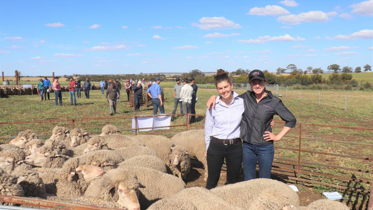 AWIs Ellie Bigwood (left) and Maeve O'Brien, Anderson stud, Kojonup, caught up at the MLP field day last week.