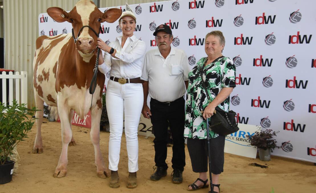 The 2024 International Dairy Week grand champion Red and White Holstein Gorbro Unlucky Jodie, with leader Lauren Fitzmaurice and owners Geoff and Christine Peatling, Katunga, Vic. Picture by Carlene Dowie
