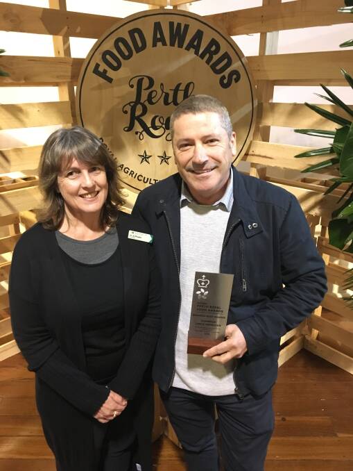 Western Meat Packers Group (WMPG) was judged champion large producer in the beef category of the 2018 IGA Perth Royal Show Branded Meat Awards recently. Royal Agricultural Society of WA councillor-in-charge Jo Pluske presented WMPG special projects manager Lui Rinaldi with the trophy.