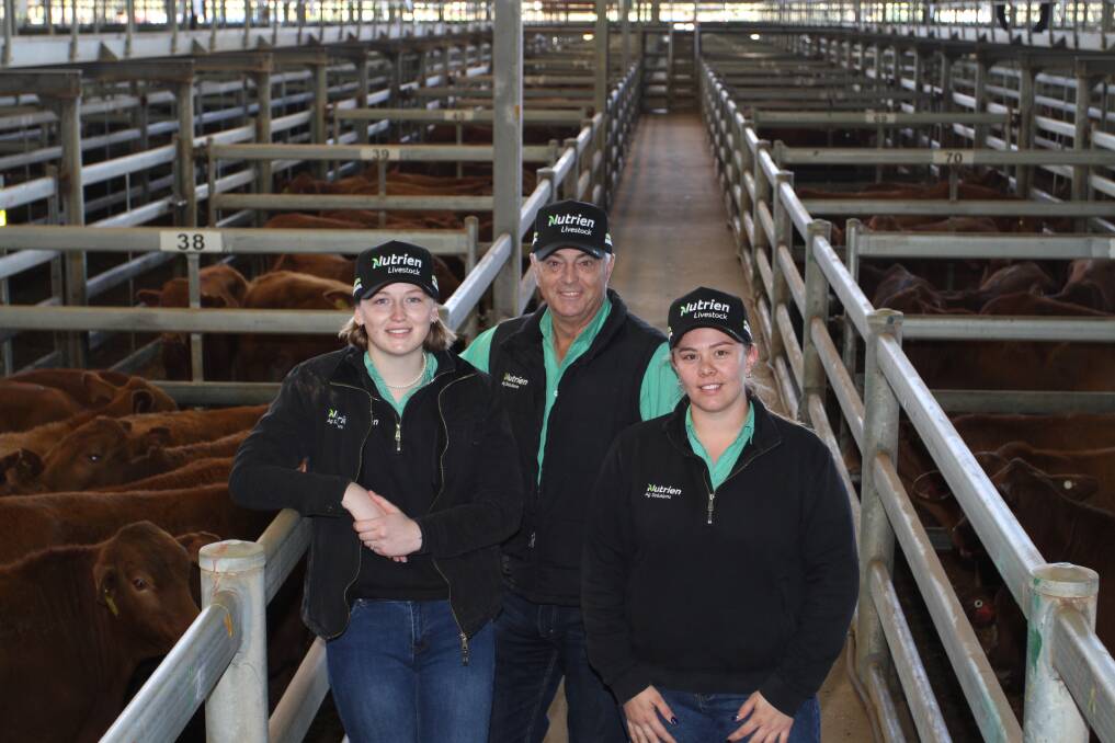 Nutrien Livestock administration team members Lily Kent (left) and Jessica Doyle with Nutrien Livestock WA manager Leon Giglia prior to the start of the sale.
