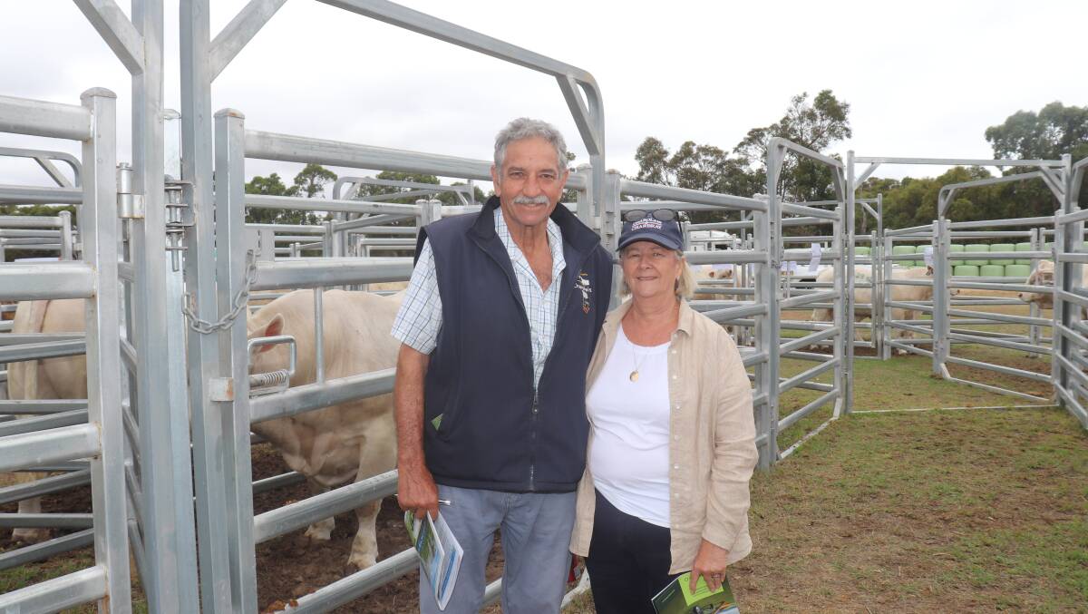 Looking over the impressive bull line-up was Dave and Jan Ellis from the Kooyong Charolais stud, Coolup.
