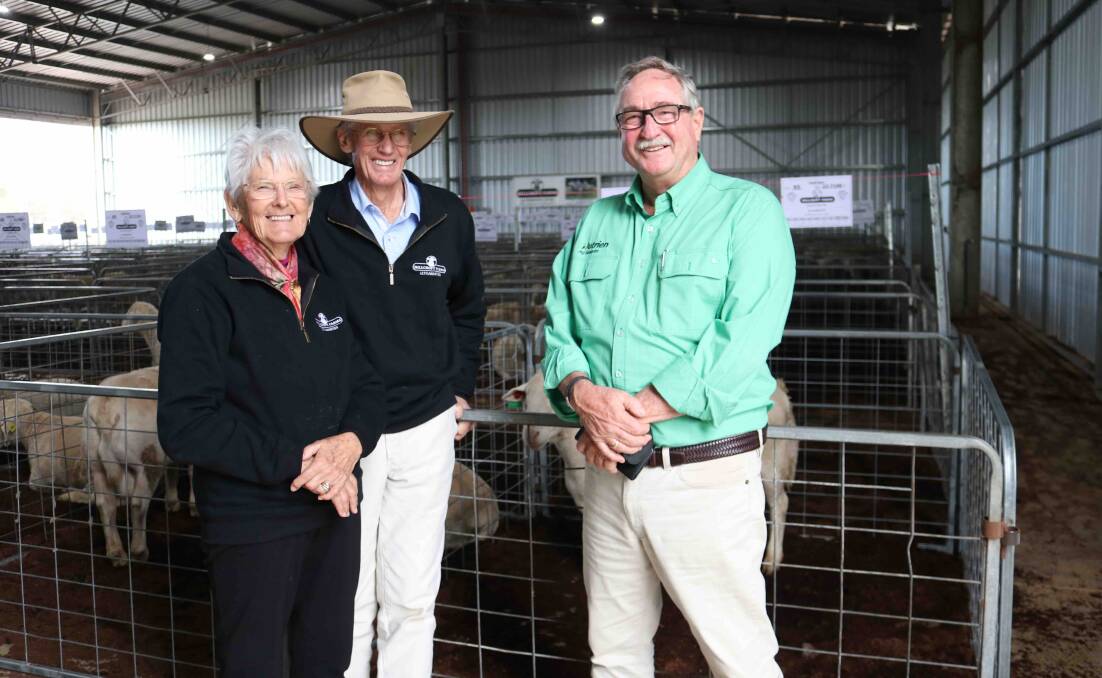 Greta and Dawson Bradford, Hillcroft Farms, with Nutrien Livestock auctioneer Steve Wright, who conducted his final sheep auction at the stud. Mr Wright said he had only missed one Hillcroft Farms auction over the past 21 years.