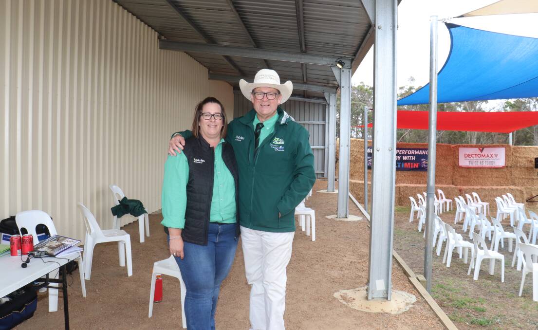Catching up at the sale were Nutrien Albany Livestock administration, Chantal Smith and Nutrien Livestock auctioneer Tiny Holly.
