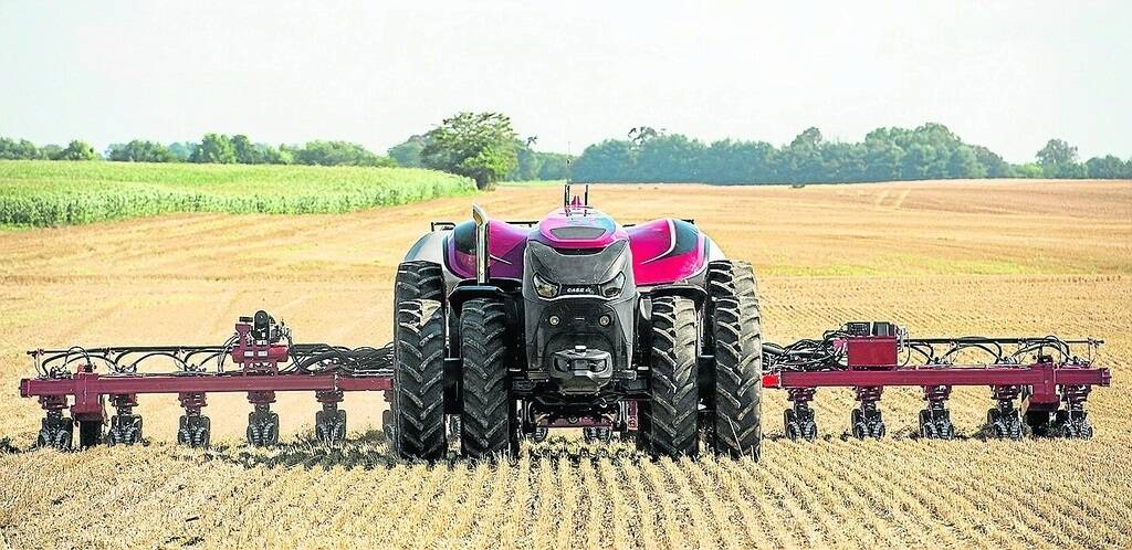 Case IH unveils row-crop tractor on tracks