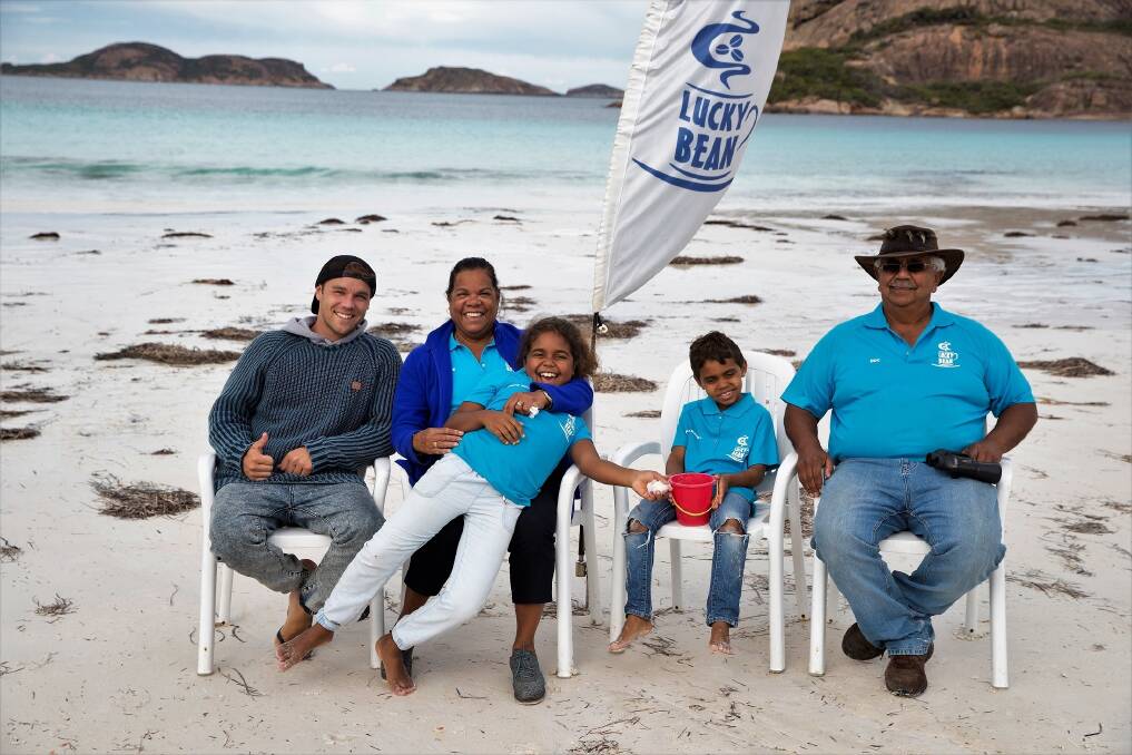  Actor Lincoln Lewis (left), enjoying a visit to the Lucky Bean Café at Lucky Bay near Esperance, with owners Robyne and Doc Reynolds and their grandchildren Layla and Lucas.