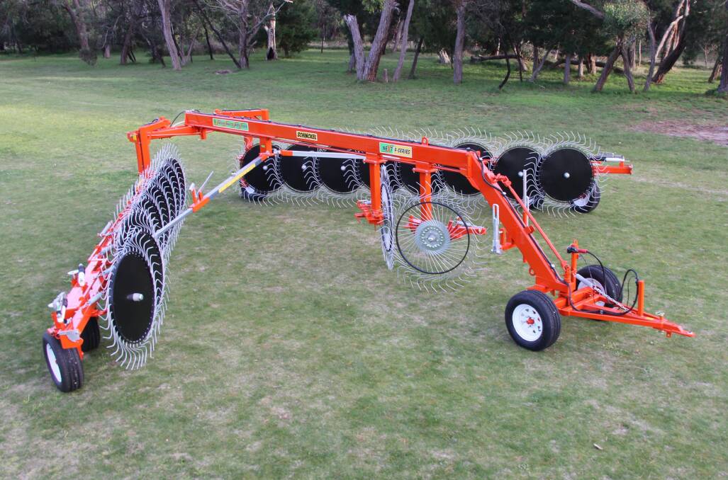 The new Shinckel rake with auto wing-opening.