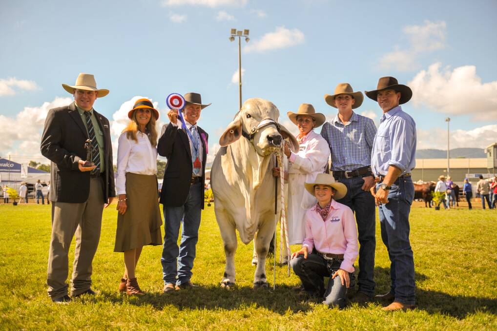 Grand champion Brahman bull, Yenda V Duke, with Landmark's Mark Scholes, Lorena and Rodger Jefferis and owners Vicki, Clayton, Scott and Sarah Hayes, Yenda V, Mundubbera. 